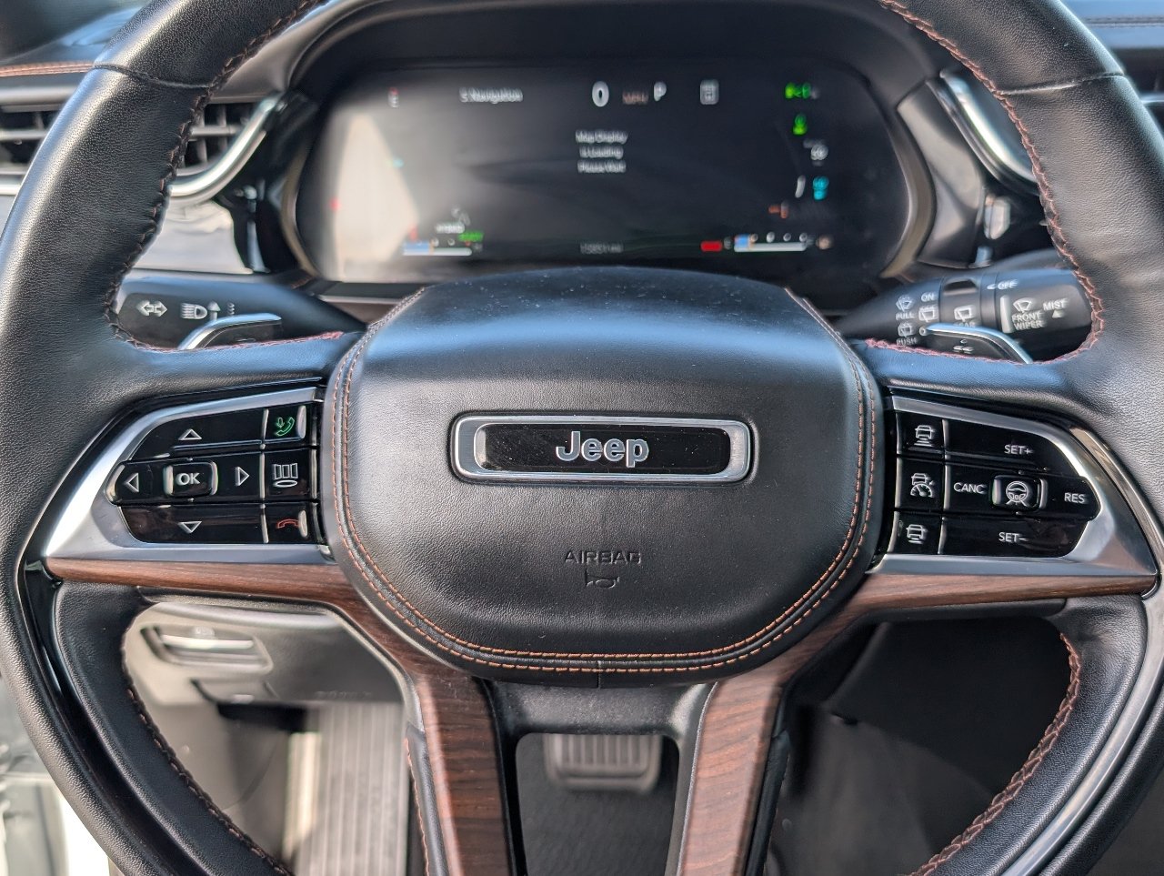 Used 2023 Jeep Grand Cherokee Summit w/ Advanced Protech Group IV AWD/4WD image 18