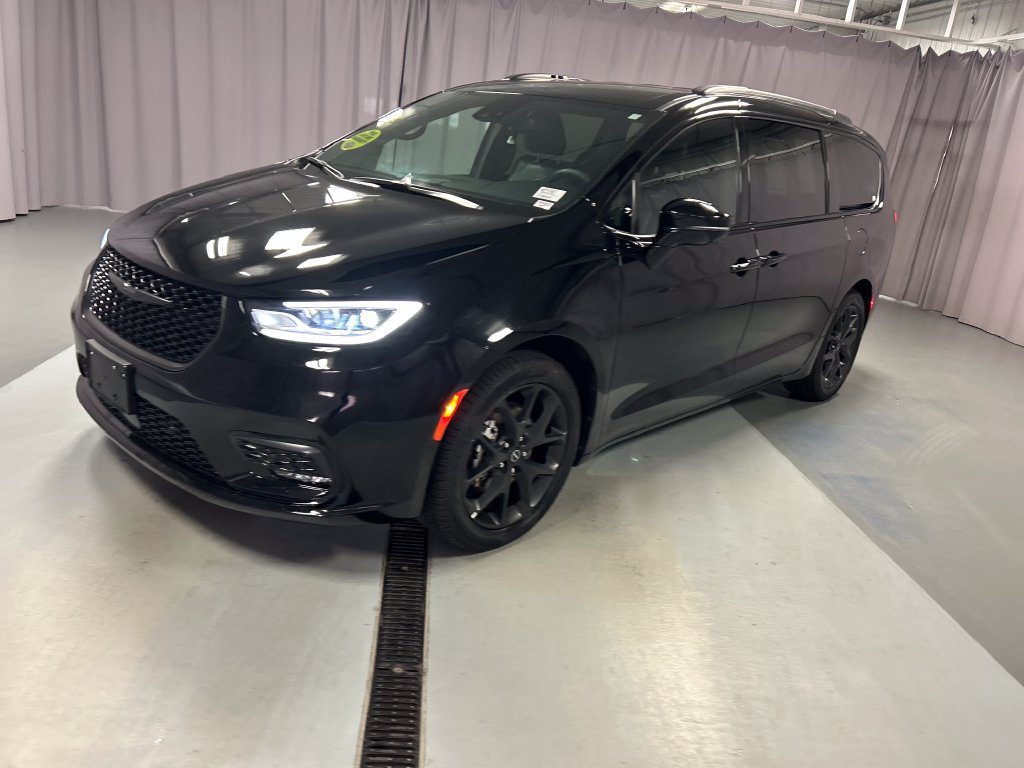 Used 2026 Chrysler Pacifica Select w/ S Appearance Package FWD image 3