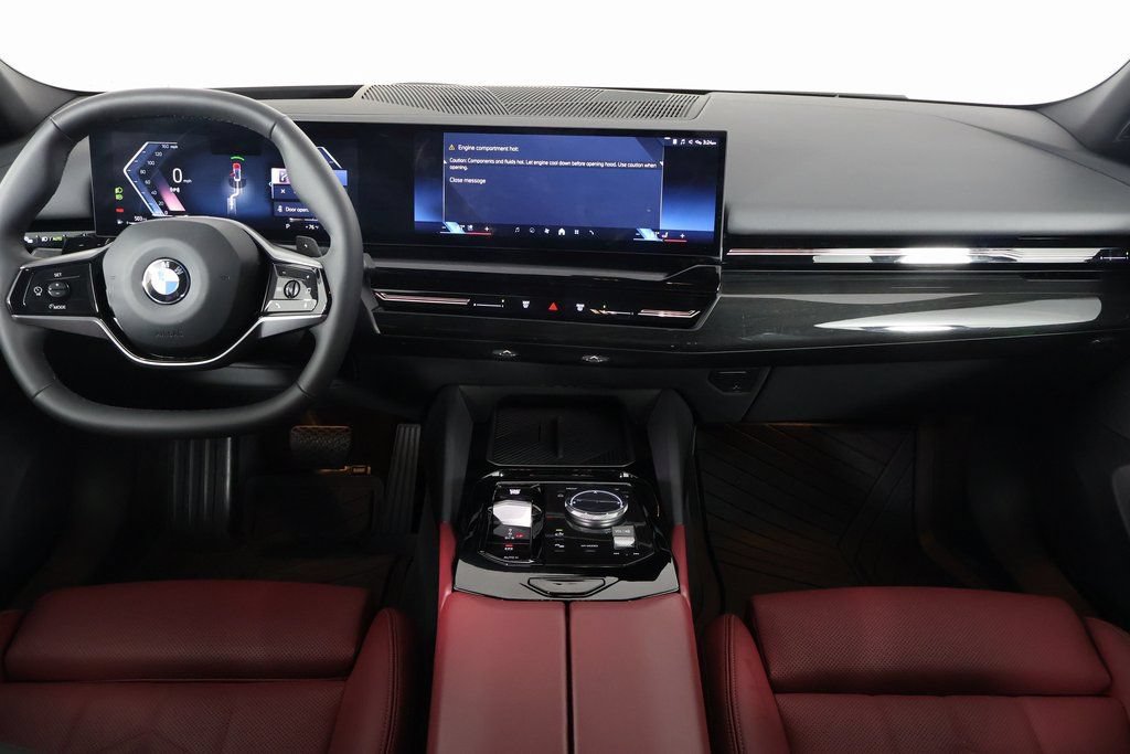 Used 2025 BMW 530i w/ Premium Package RWD image 7