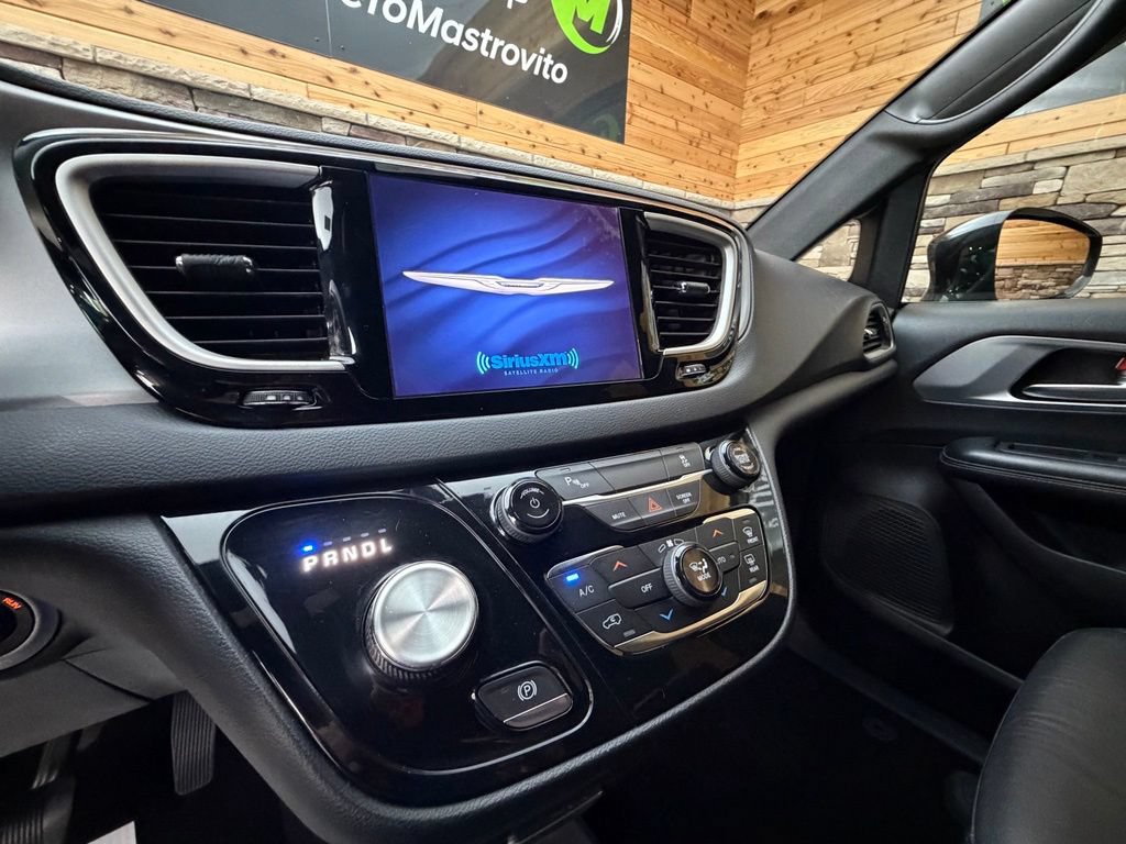Used 2020 Chrysler Pacifica Touring-L w/ S Appearance Package FWD image 28