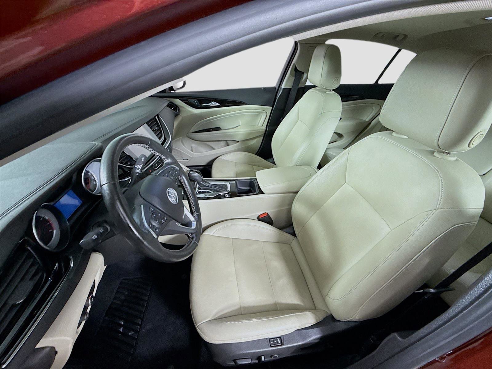 Used 2018 Buick Regal Essence w/ Driver Confidence Package #1 image 16