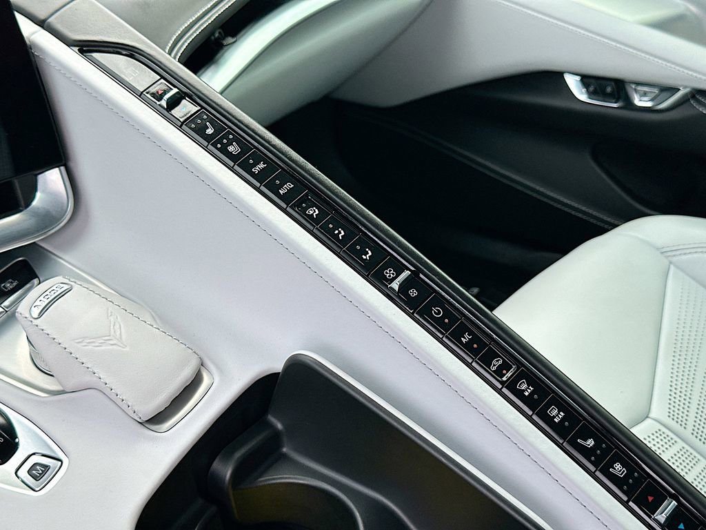 Used 2021 Chevrolet Corvette Stingray Premium Conv w/ Z51 Performance Package RWD image 16