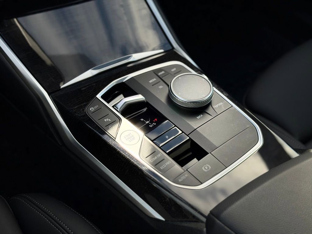 Certified 2023 BMW 330i xDrive Sedan w/ Driving Assistance Package image 18