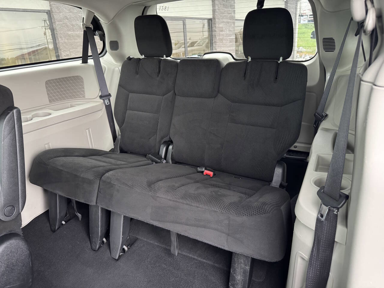 Used 2017 Dodge Grand Caravan SE FWD image 10