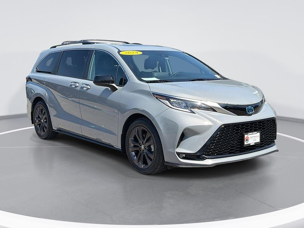 Used 2024 Toyota Sienna XSE w/ XSE Plus Package FWD image 1