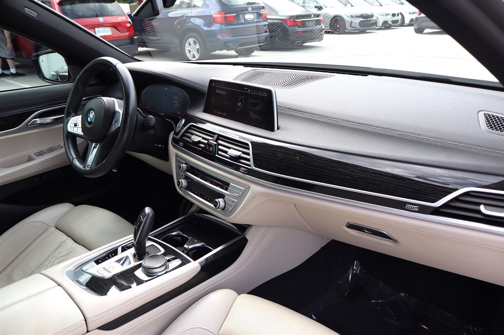 Used 2020 BMW 740i w/ M Sport Package RWD image 24