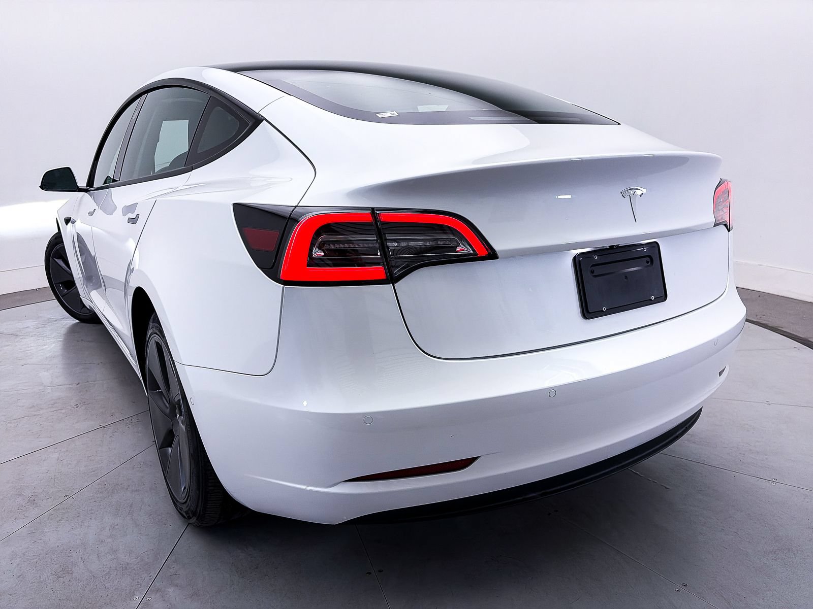 Used 2021 Tesla Model 3 Standard Range Plus RWD image 4