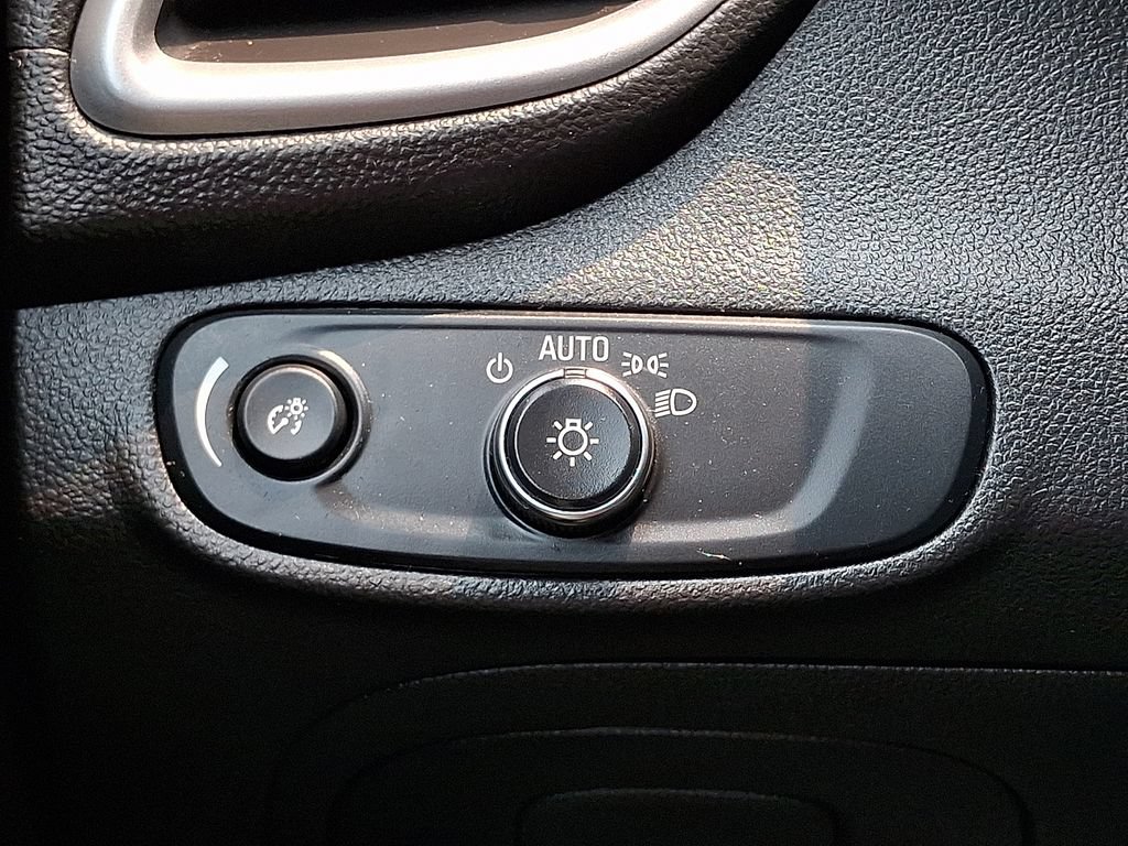Used 2018 Chevrolet Trax LS FWD image 27