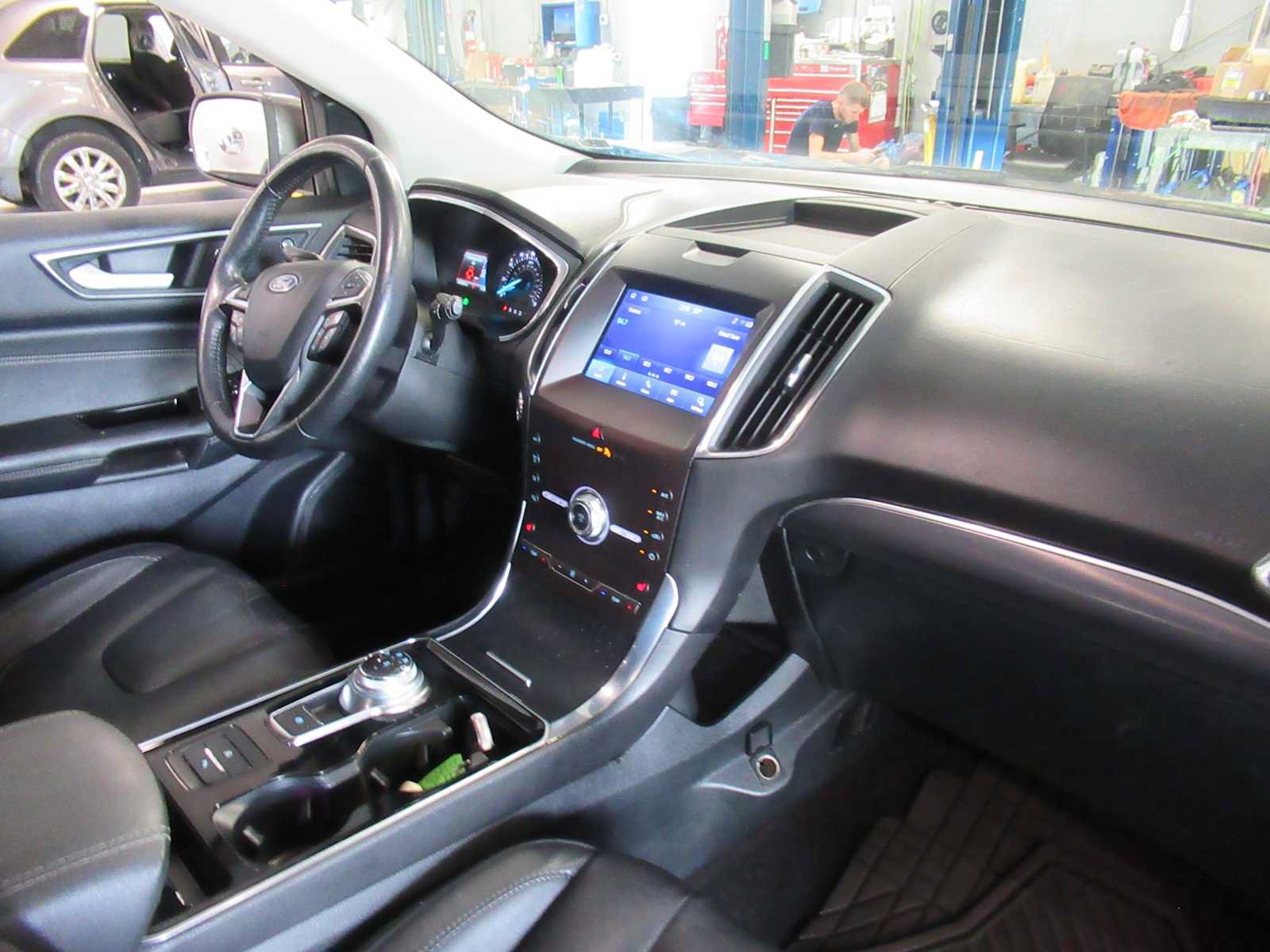 Used 2020 Ford Edge Titanium FWD image 25