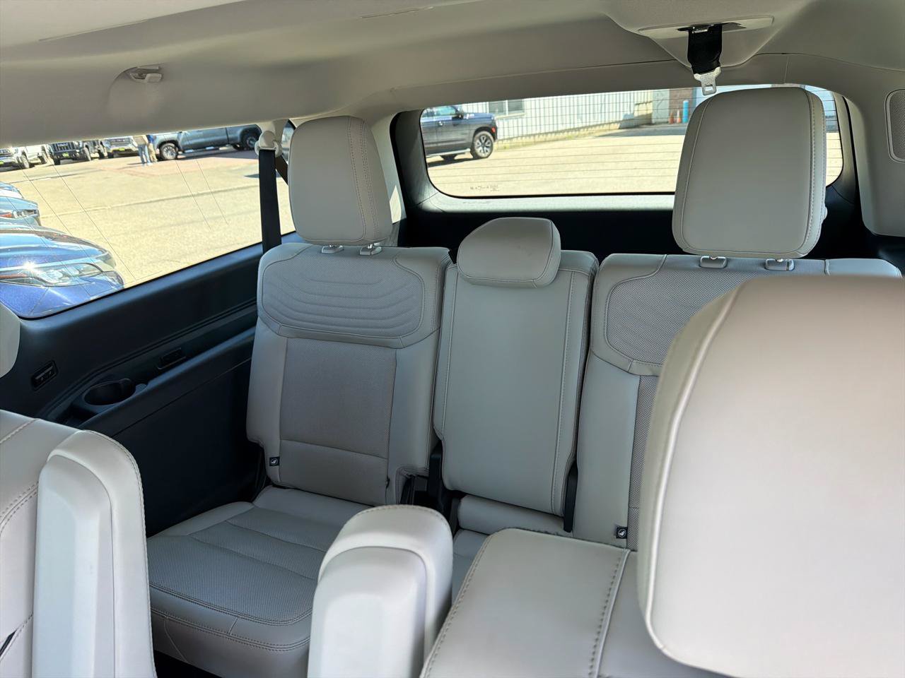 Used 2025 Ford Expedition Max Platinum w/ Platinum Ultimate Package AWD/4WD image 6