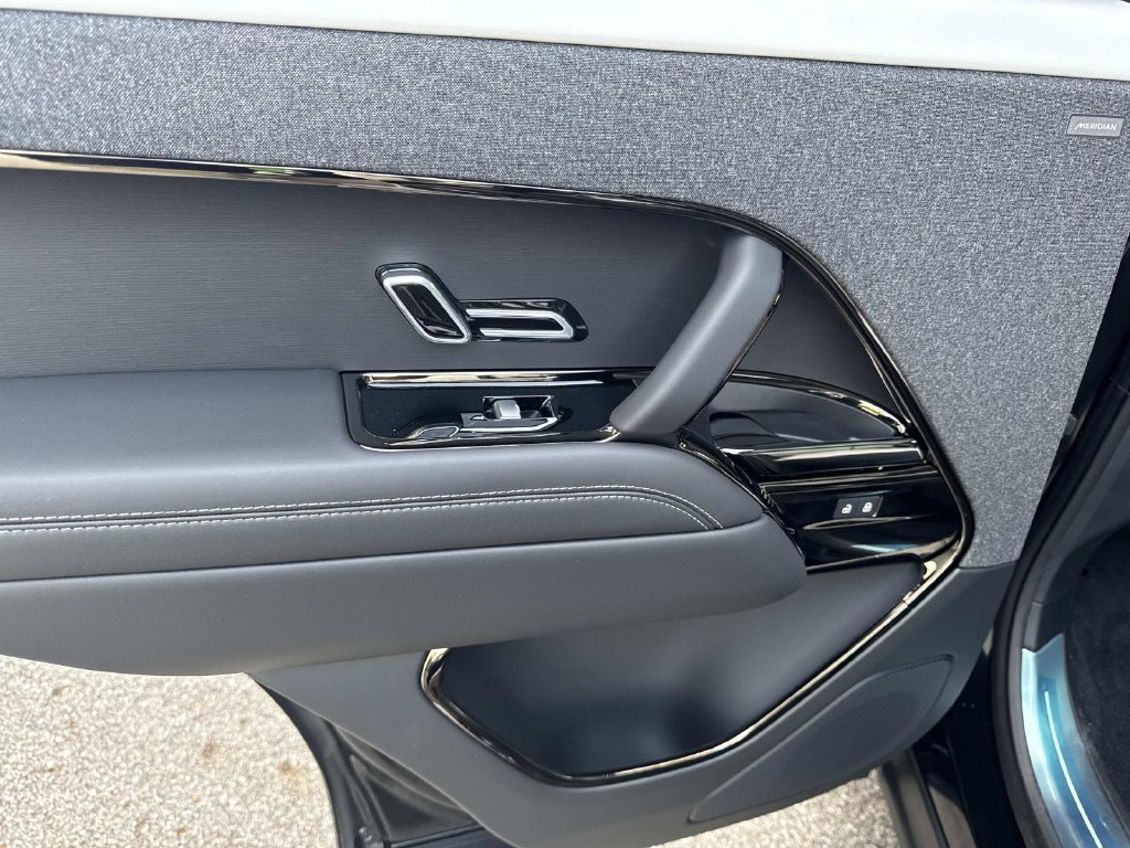 New 2027 Land Rover Range Rover Sport Battersea AWD/4WD image 13