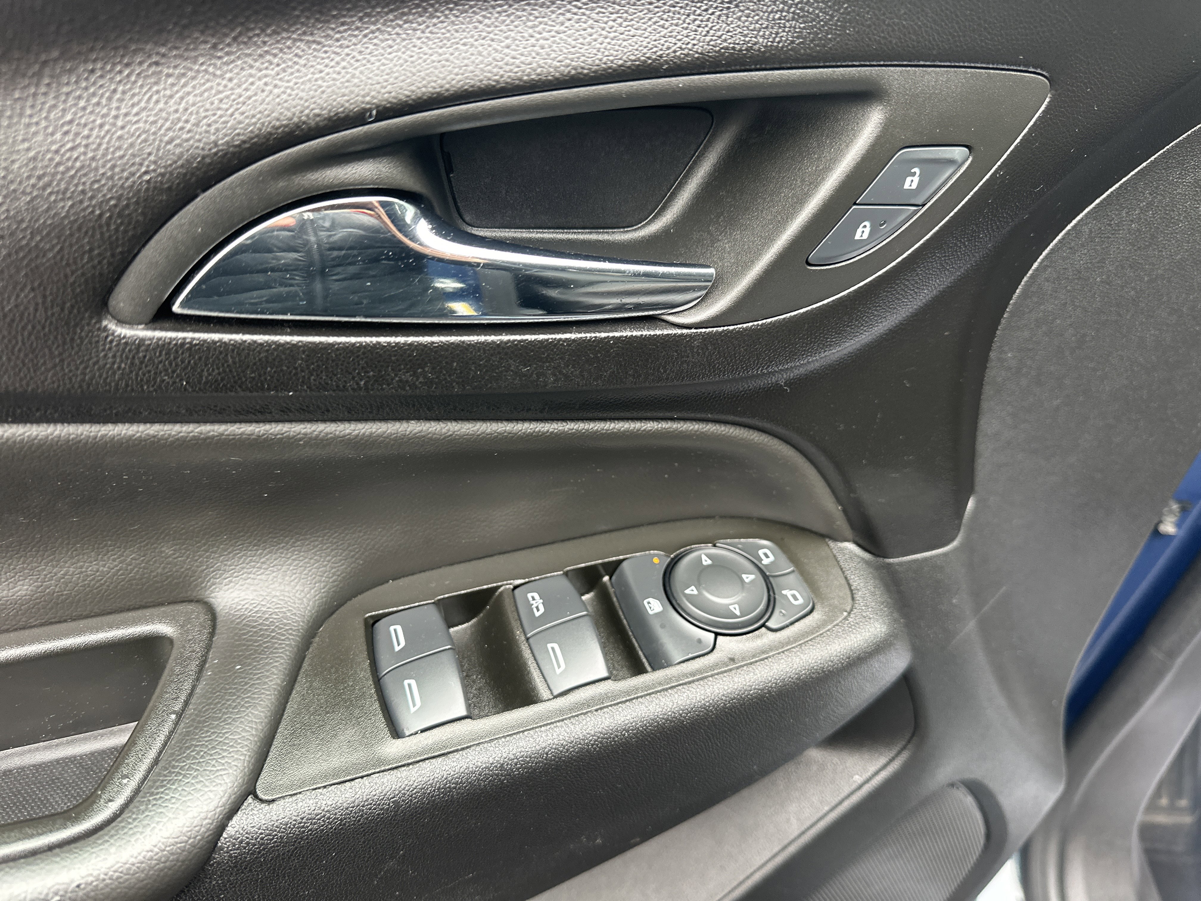 Used 2024 Chevrolet Equinox LT image 9