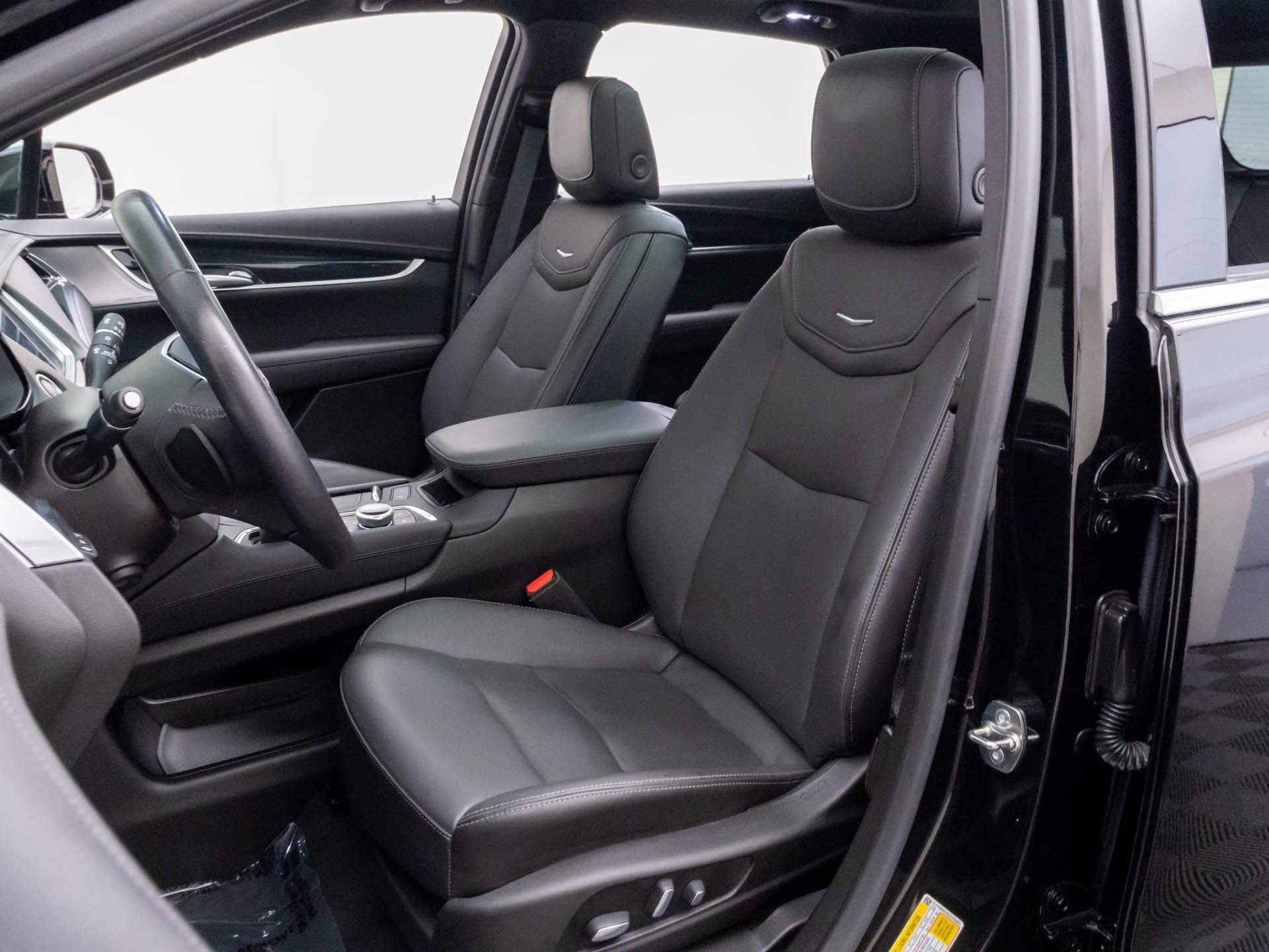 Certified 2025 Cadillac XT5 Premium Luxury w/ Technology Package AWD/4WD image 20