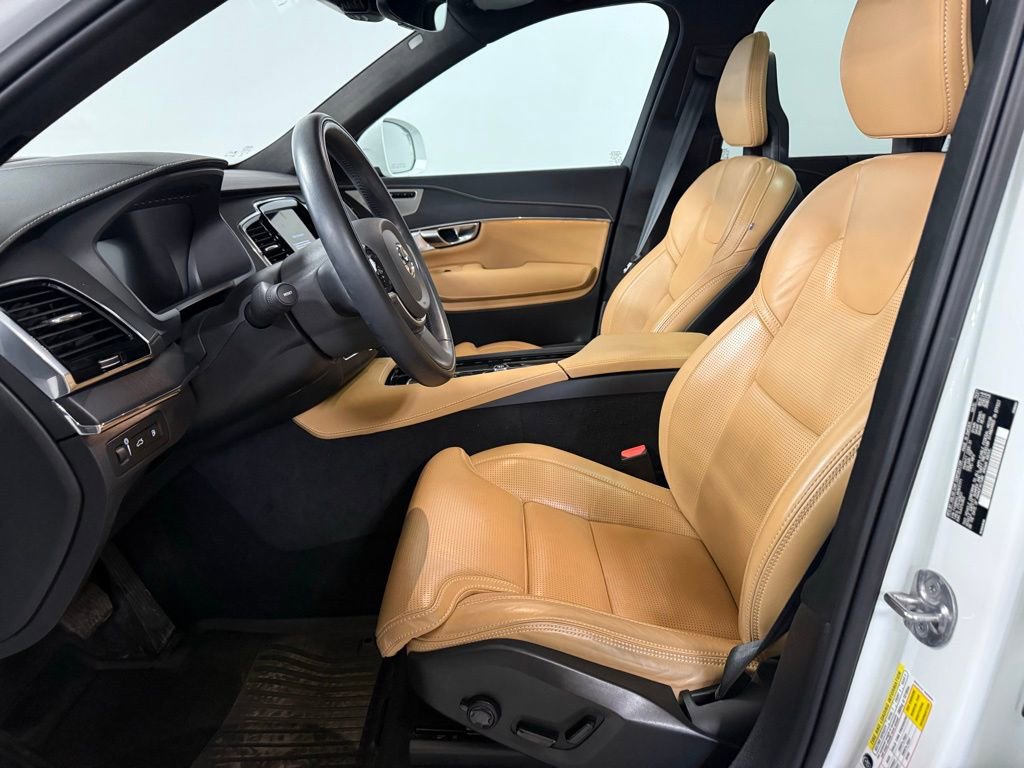 Used 2022 Volvo XC90 T8 Inscription w/ Lounge Package image 9
