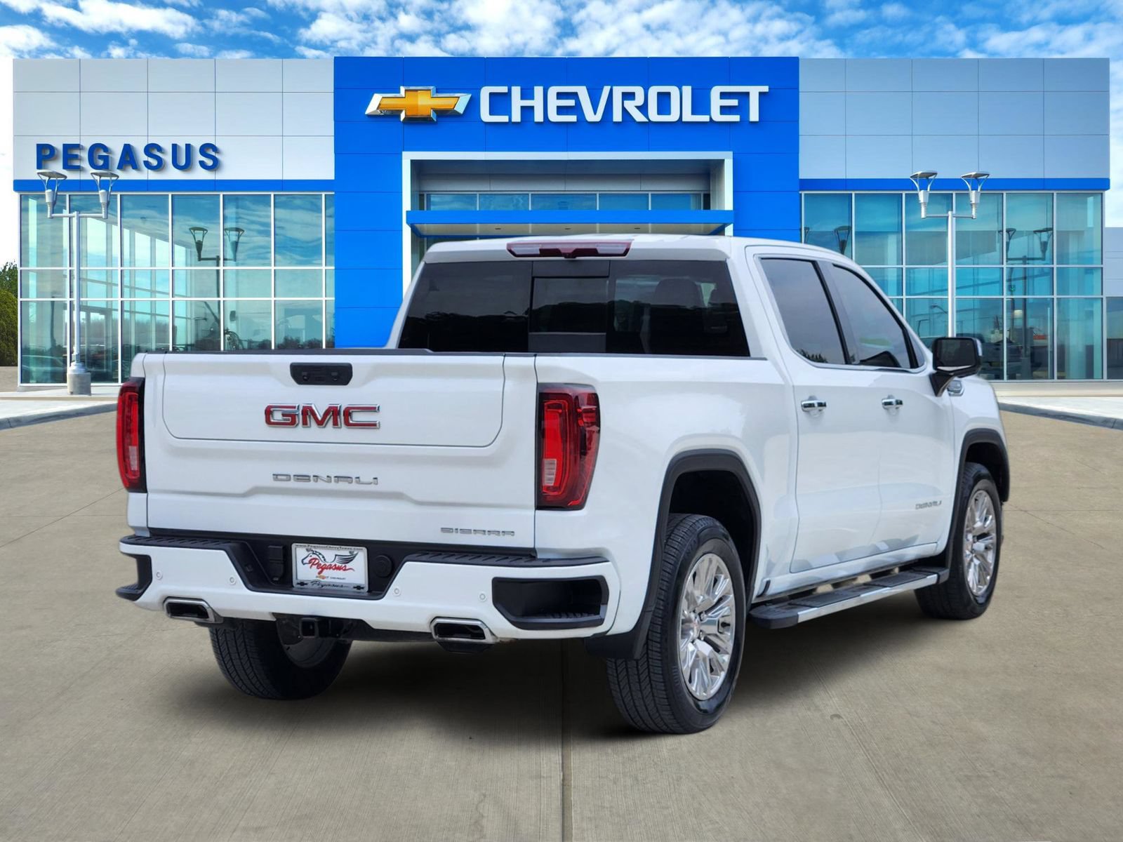 Used 2024 GMC Sierra 1500 Denali RWD image 4