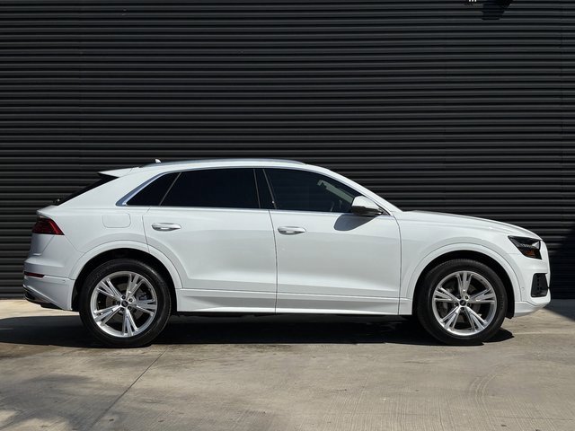 Used 2023 Audi Q8 Premium image 8