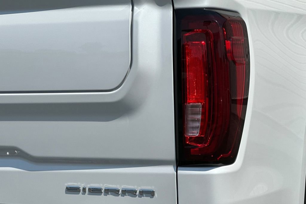 Used 2025 GMC Sierra 1500 Denali w/ Technology Package AWD/4WD image 25