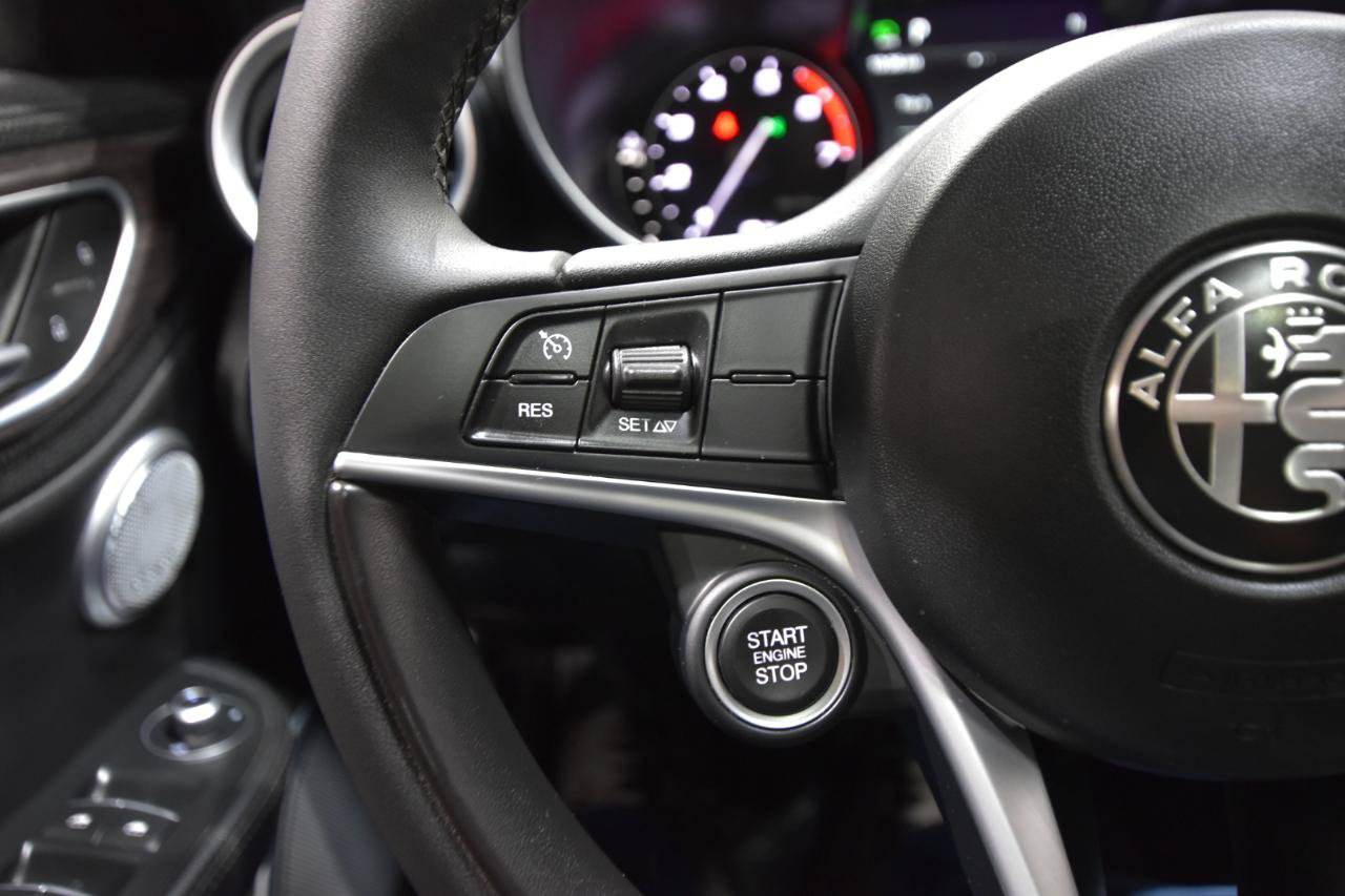 Used 2019 Alfa Romeo Giulia Ti AWD/4WD image 17