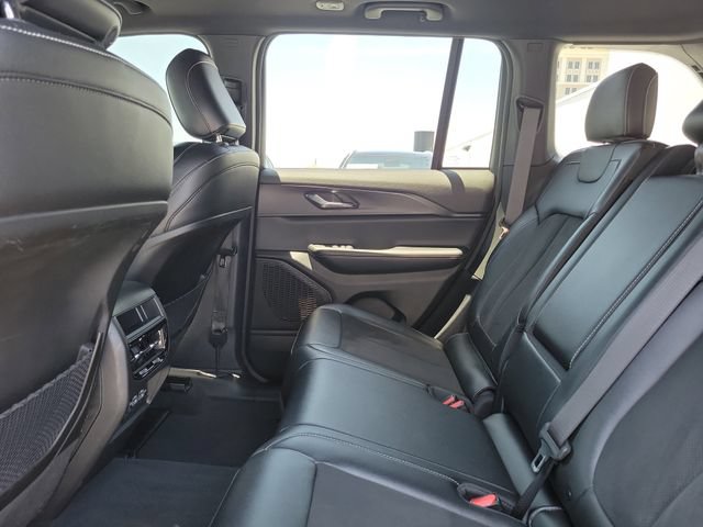 Used 2024 Jeep Grand Cherokee Altitude RWD image 11