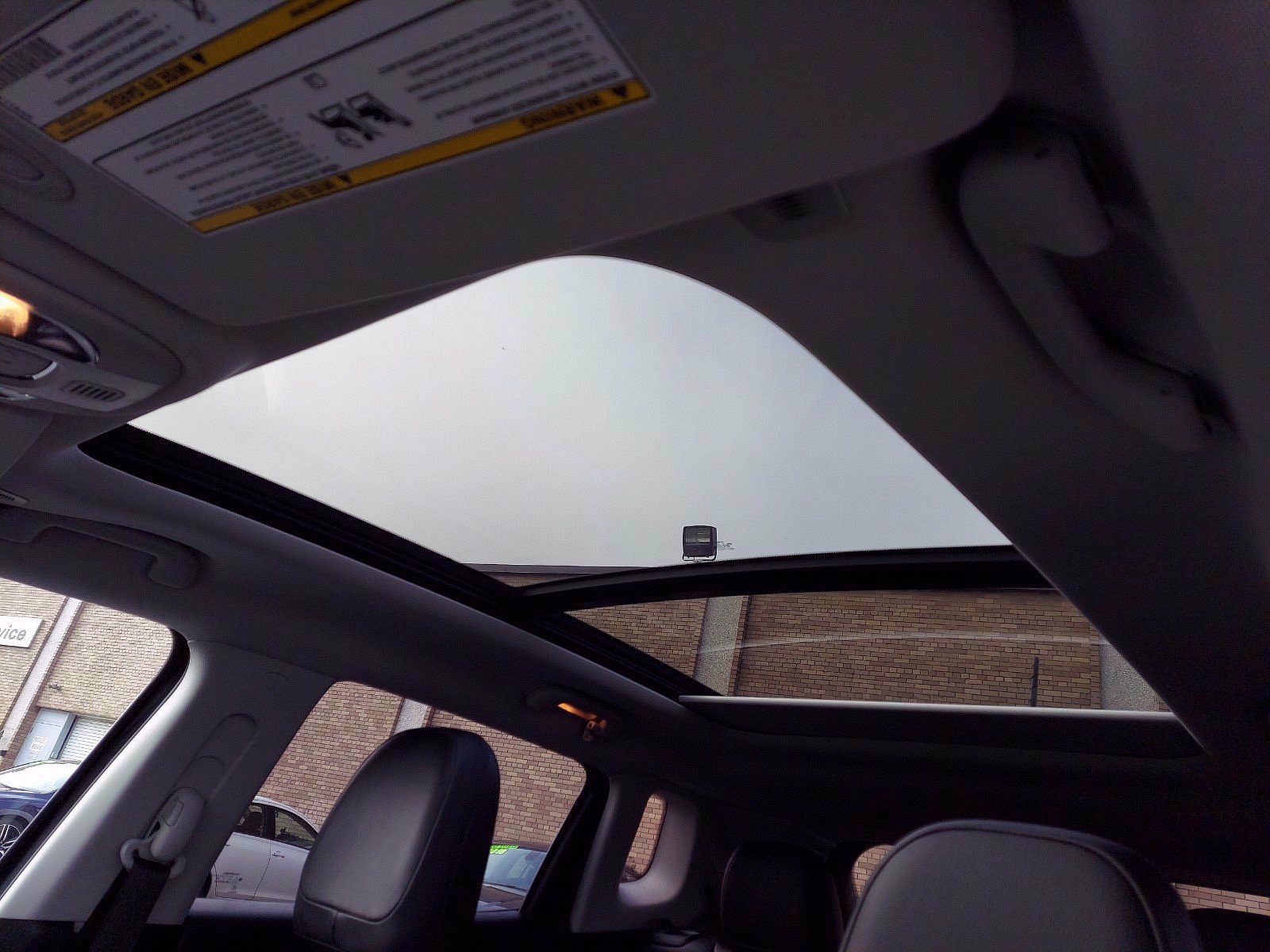 Used 2018 Jeep Compass Latitude w/ Safe & Security Group image 14