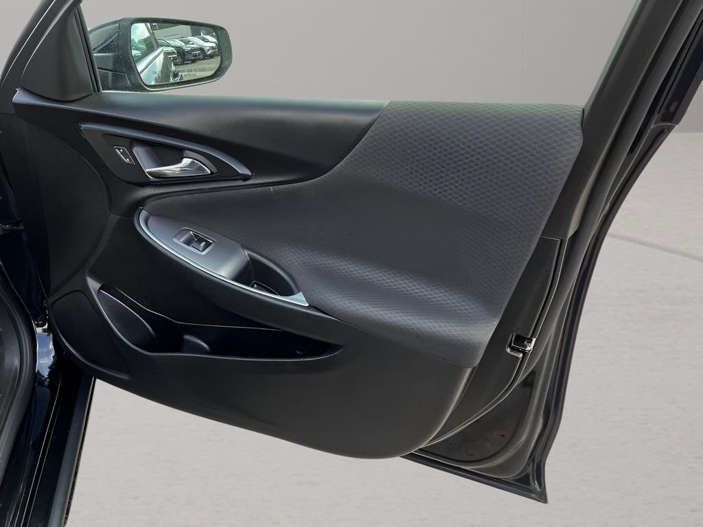 Used 2022 Chevrolet Malibu LT image 30