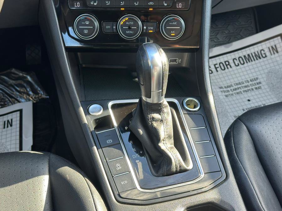 Used 2019 Volkswagen Jetta SE w/ Cold Weather Package FWD image 21