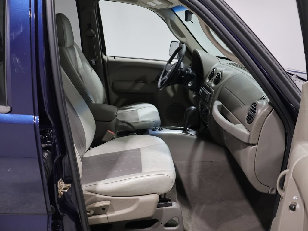 Used 2007 Jeep Liberty Sport AWD/4WD image 21