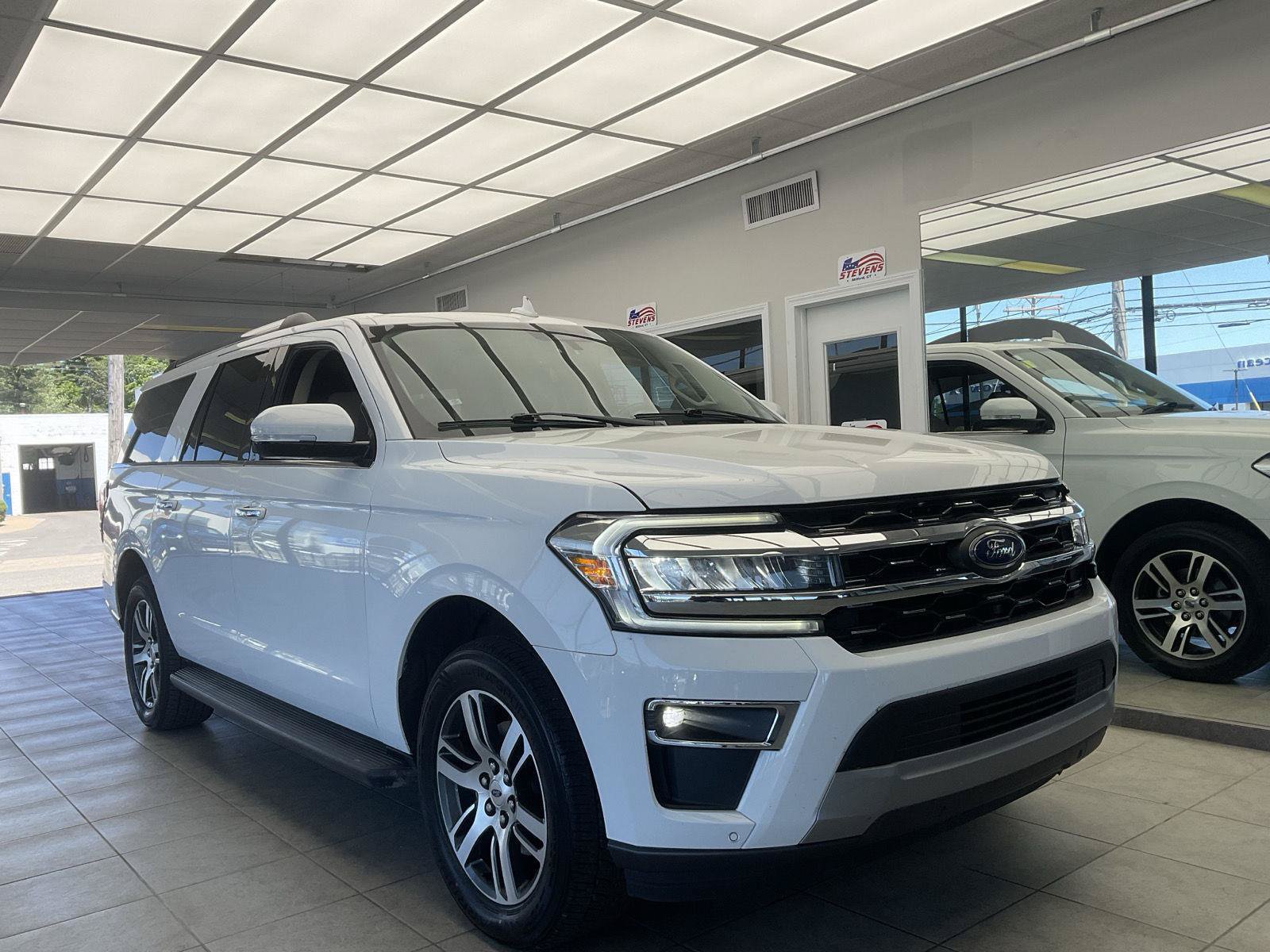 Used 2024 Ford Expedition Max Limited AWD/4WD image 1