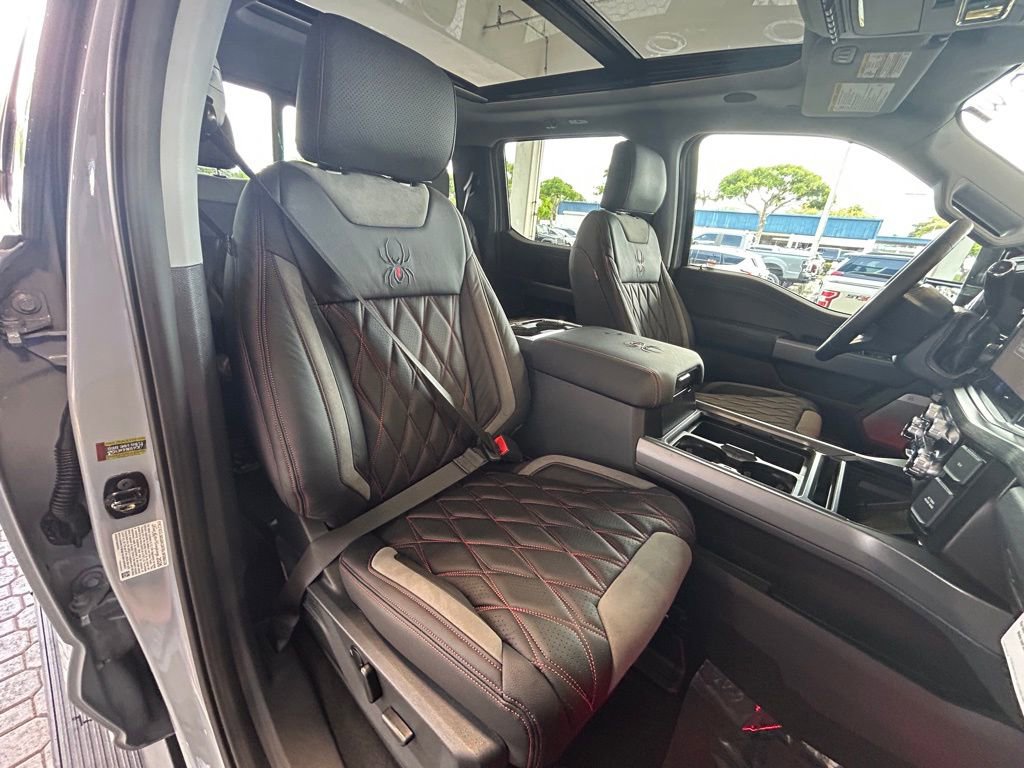 New 2026 Ford F250 Lariat w/ Black Appearance Package image 32