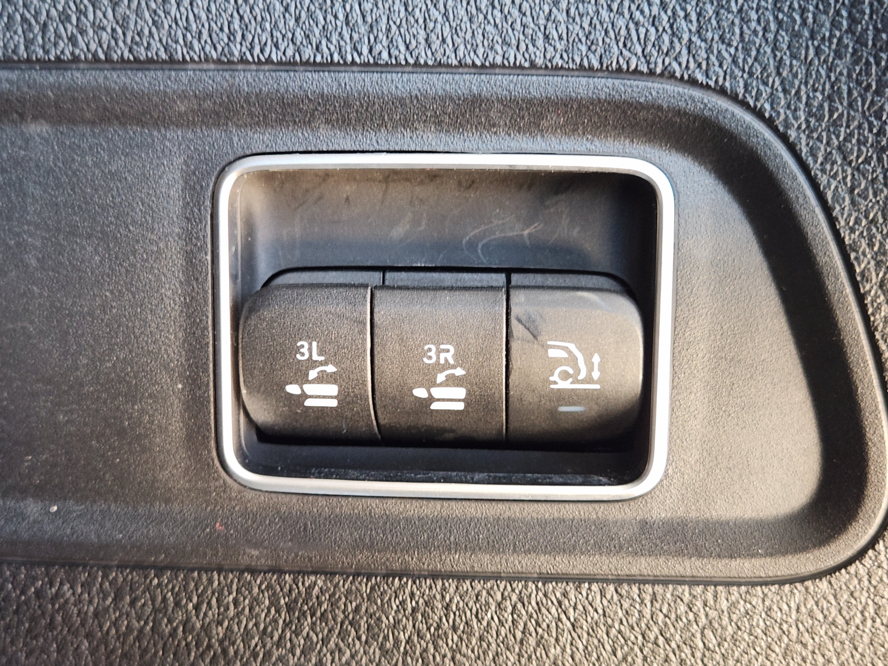 Used 2024 Mercedes-Benz GLS 450 4MATIC image 33