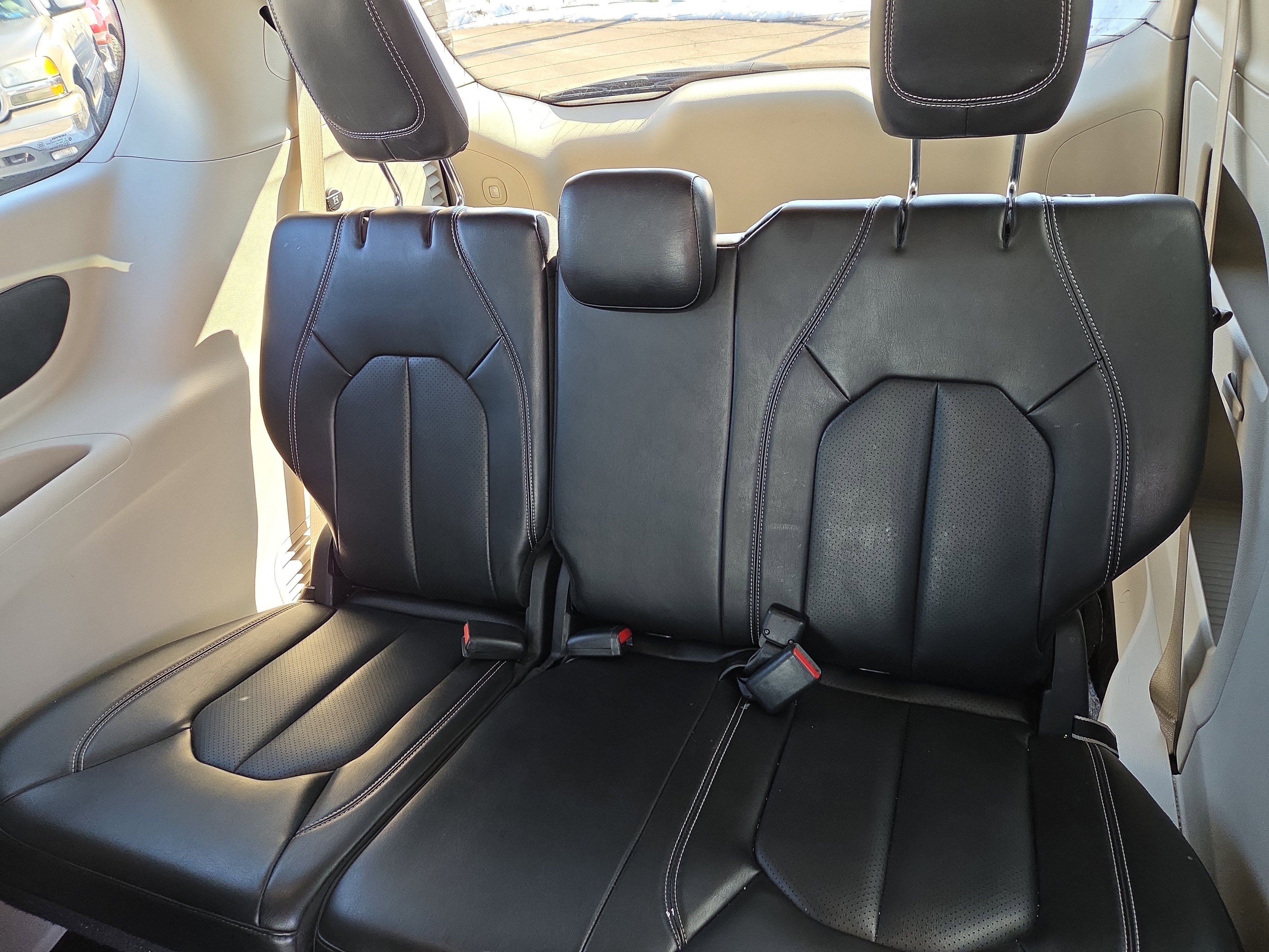 Certified 2023 Chrysler Pacifica Touring-L image 8