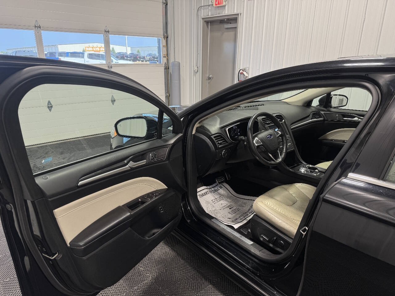 Used 2017 Ford Fusion Energi Titanium FWD image 9