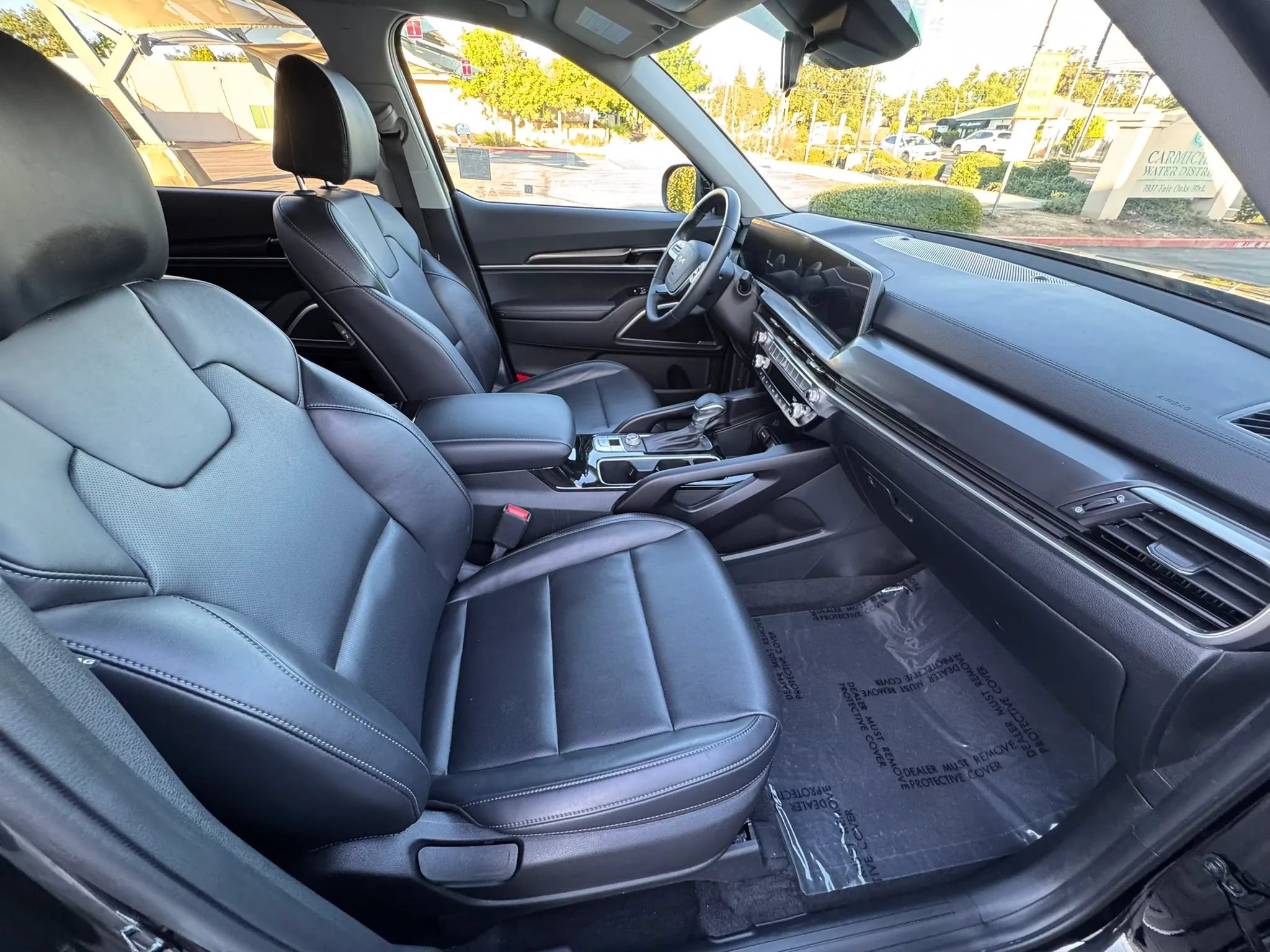 Used 2025 Kia Telluride LX FWD image 13