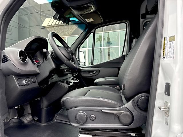 Used 2025 Mercedes-Benz Sprinter 2500 image 13