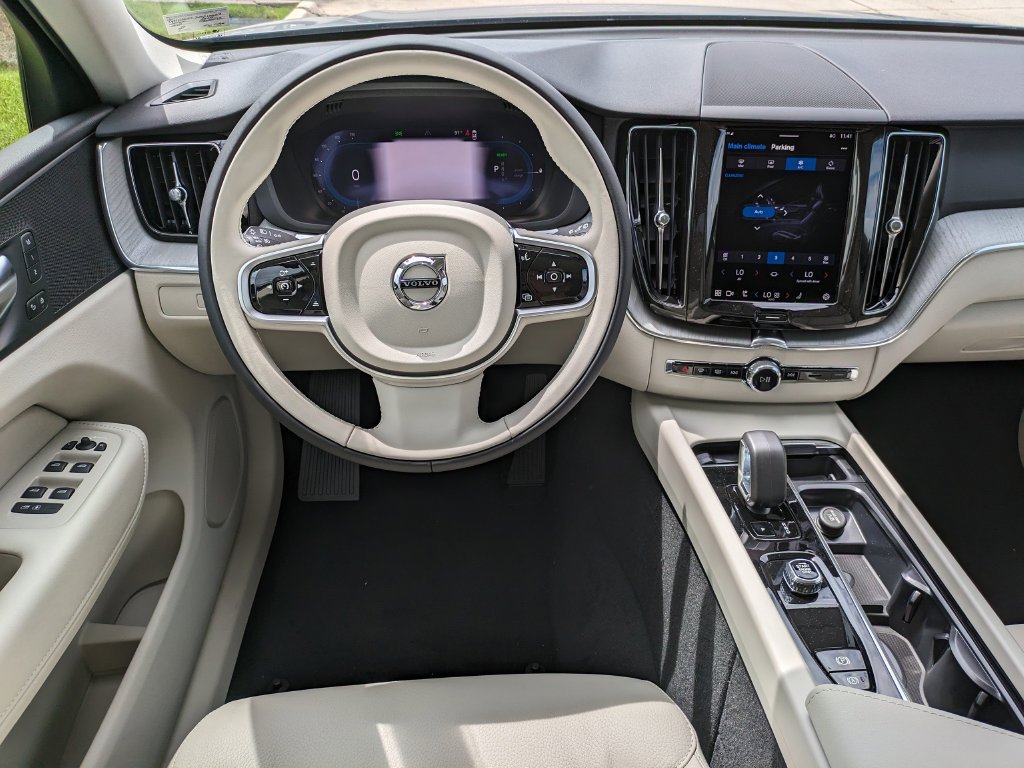 New 2025 Volvo XC60 T8 Plus w/ Protection Package Premier AWD/4WD image 15