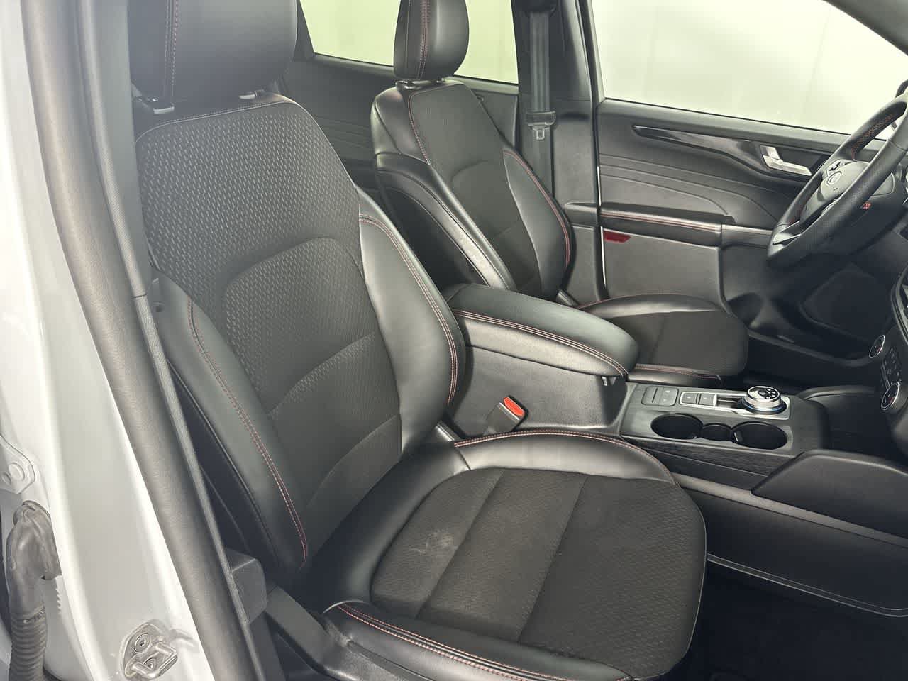 Used 2025 Ford Escape ST-Line FWD image 6