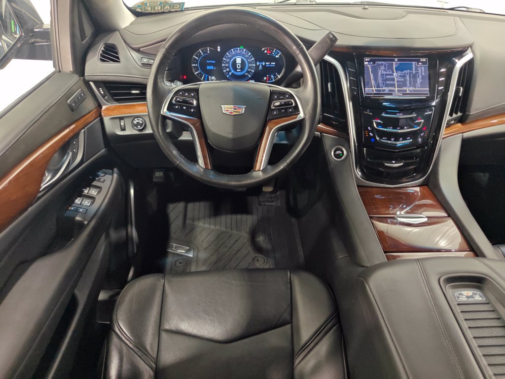Used 2019 Cadillac Escalade Luxury AWD/4WD image 4