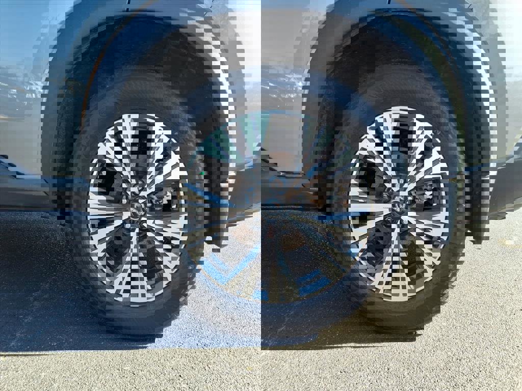 Used 2023 Nissan Rogue SV image 20