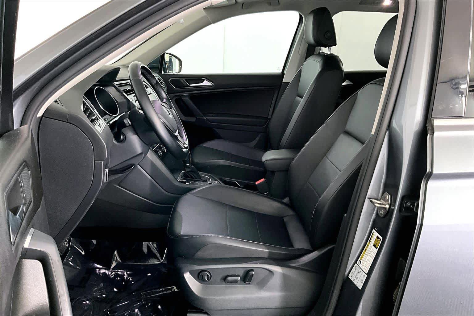 Used 2018 Volkswagen Tiguan SEL AWD/4WD image 9