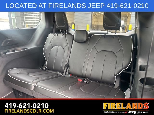 Used 2024 Chrysler Pacifica Limited w/ S Appearance Package FWD image 6
