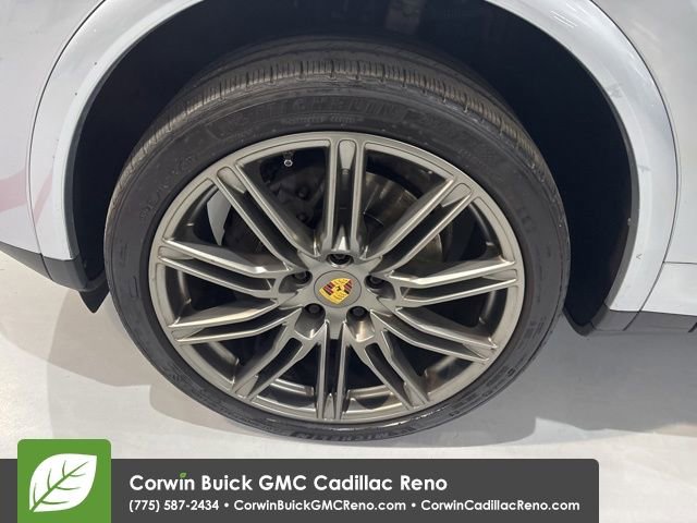 Used 2018 Porsche Cayenne Platinum Edition image 36