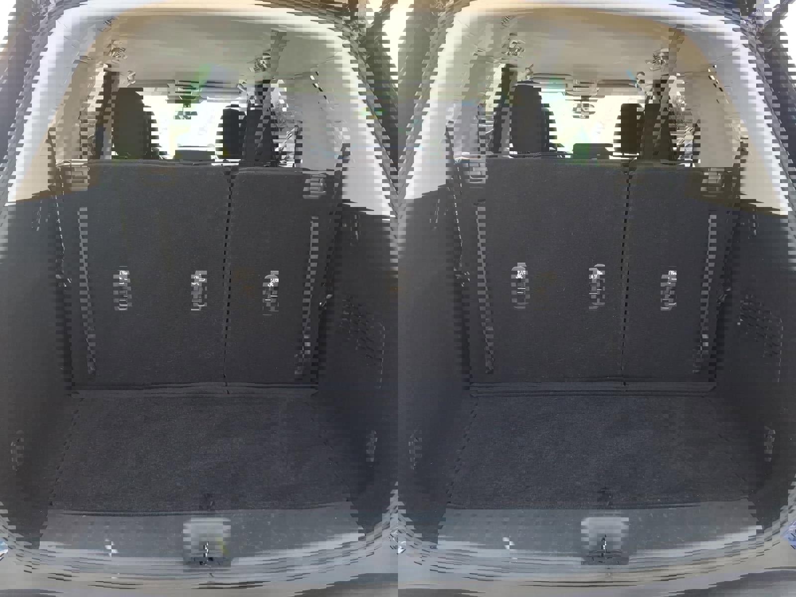 Used 2025 Nissan Pathfinder SV image 18