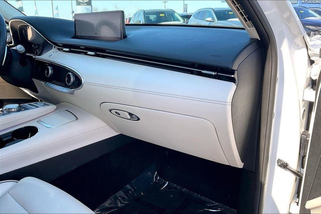 Used 2022 Genesis GV70 2.5T w/ Advanced Package image 16