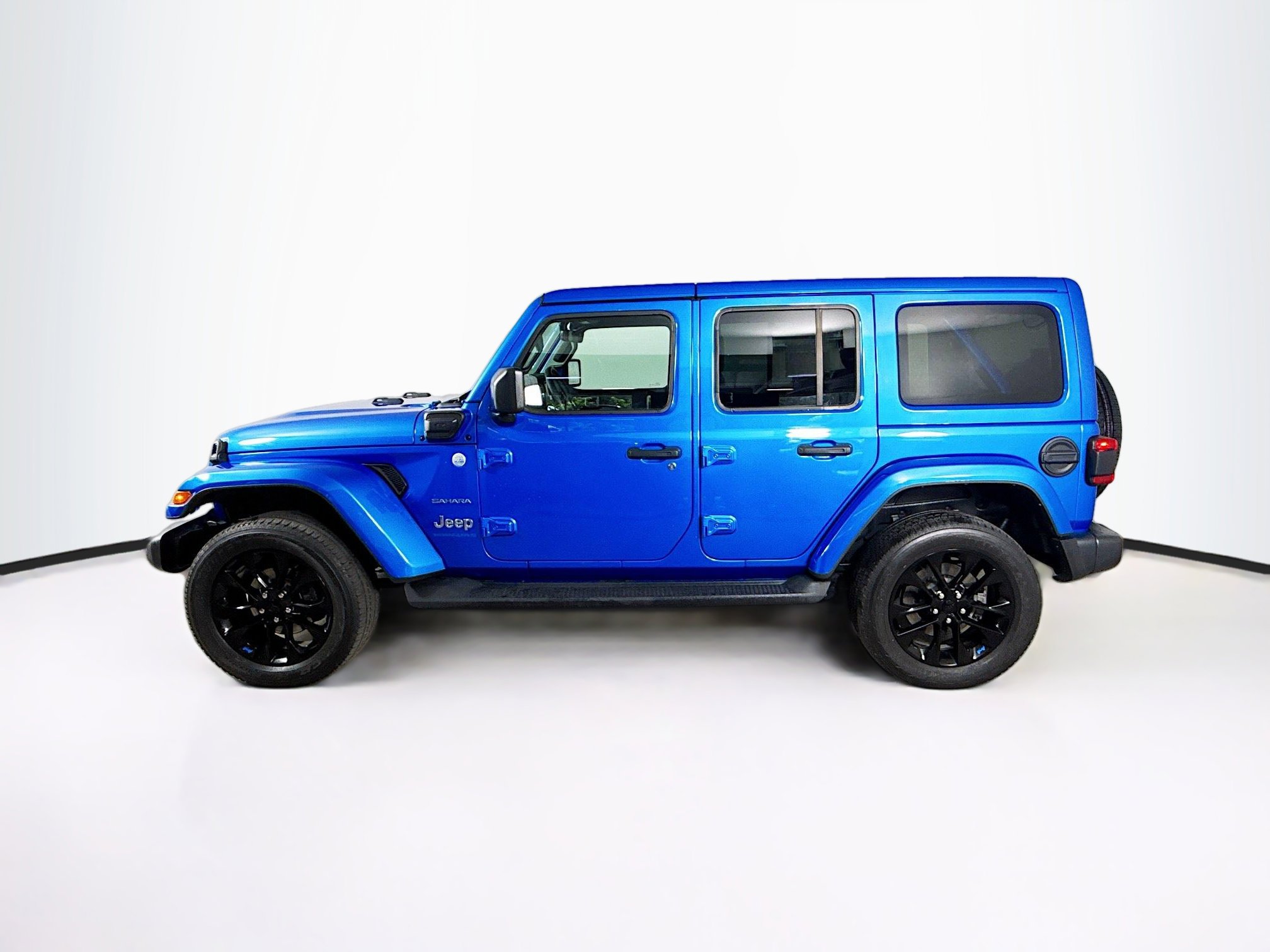 Used 2023 Jeep Wrangler Unlimited Sahara w/ Cold Weather Group image 7