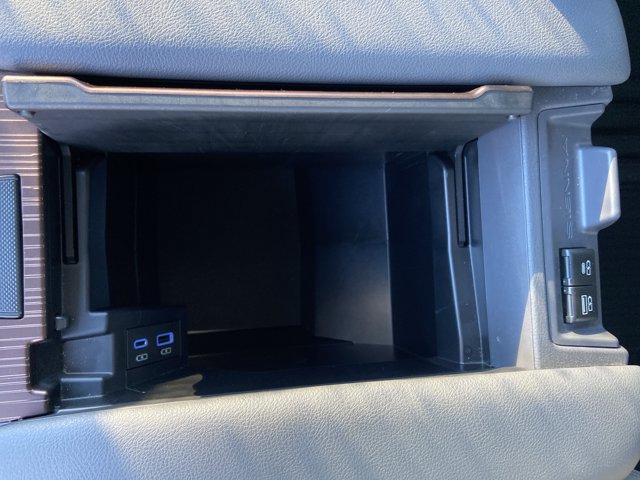 Used 2023 Toyota Sienna LE FWD image 44