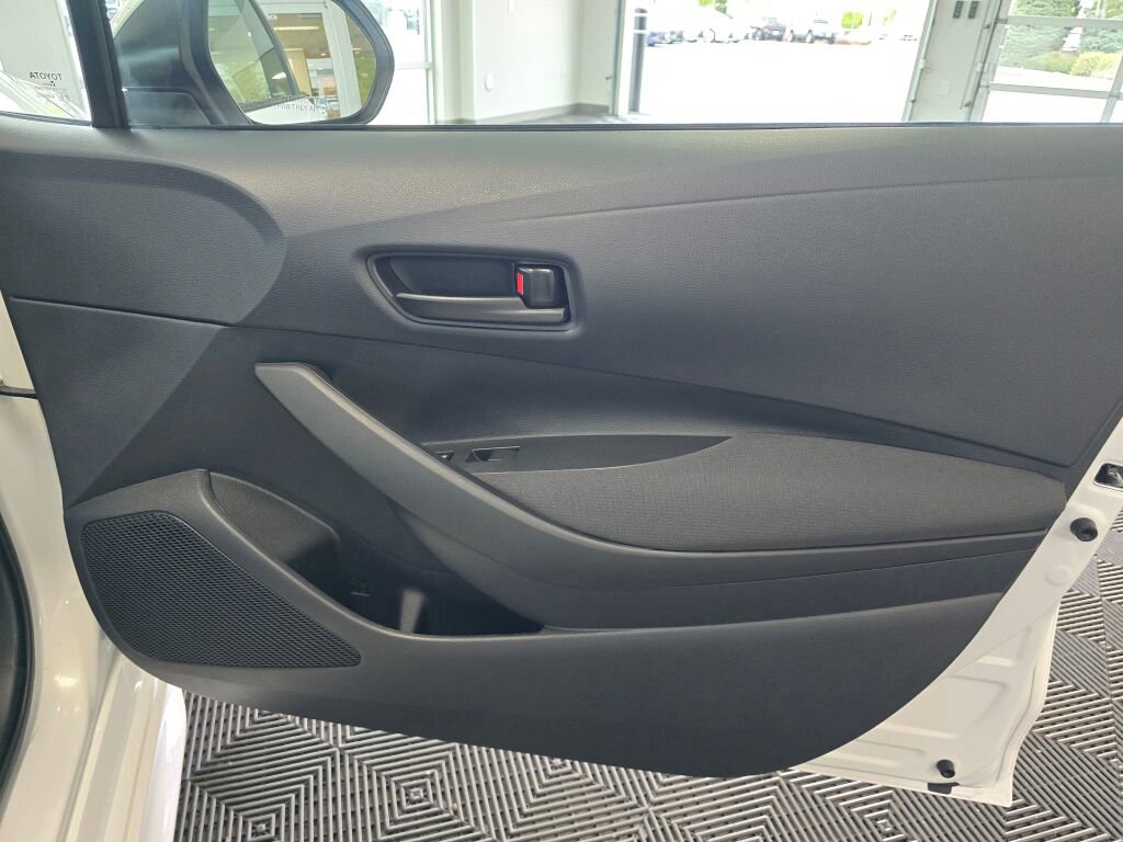 Used 2025 Toyota Corolla LE FWD image 41