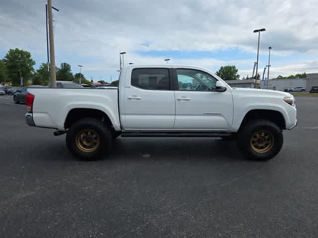 Used 2017 Toyota Tacoma SR5 w/ Tow Package AWD/4WD image 4
