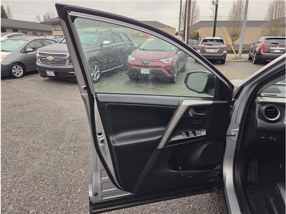 Used 2016 Toyota RAV4 Limited w/ Advanced Technology Package AWD/4WD image 13