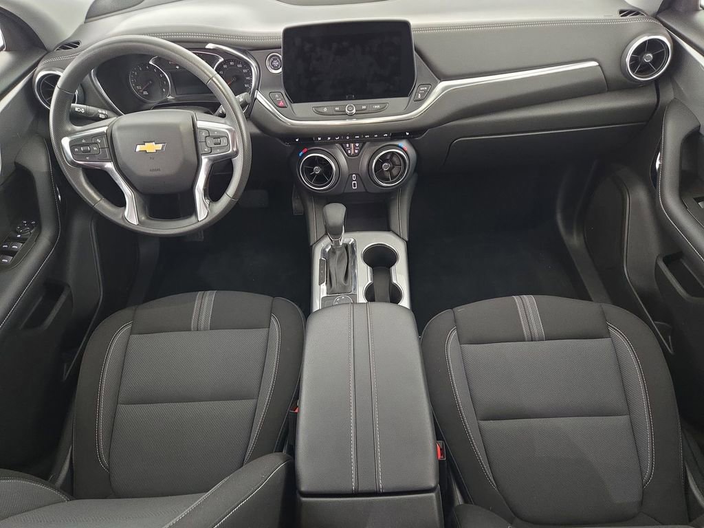 Used 2025 Chevrolet Blazer LT FWD image 25