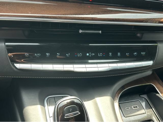 Used 2021 Cadillac Escalade ESV Premium Luxury Platinum AWD/4WD image 29